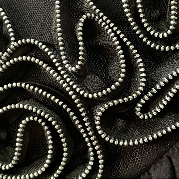 As seen on Millionaire Matchmaker•3D Zipper Rose Flowers Neckline•Large - Picture 3 of 5